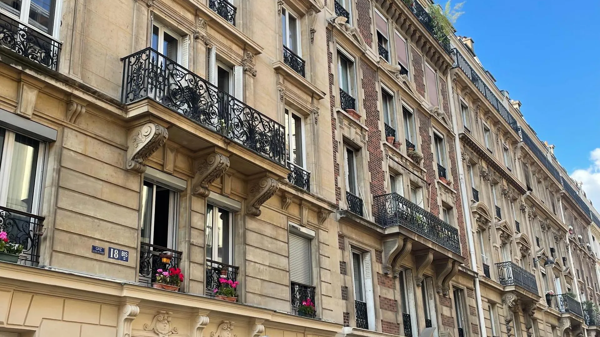 Homestay Privee, Sdb Partage, Arc De Triomphe, Metro 1, T3b, Rer C E A *