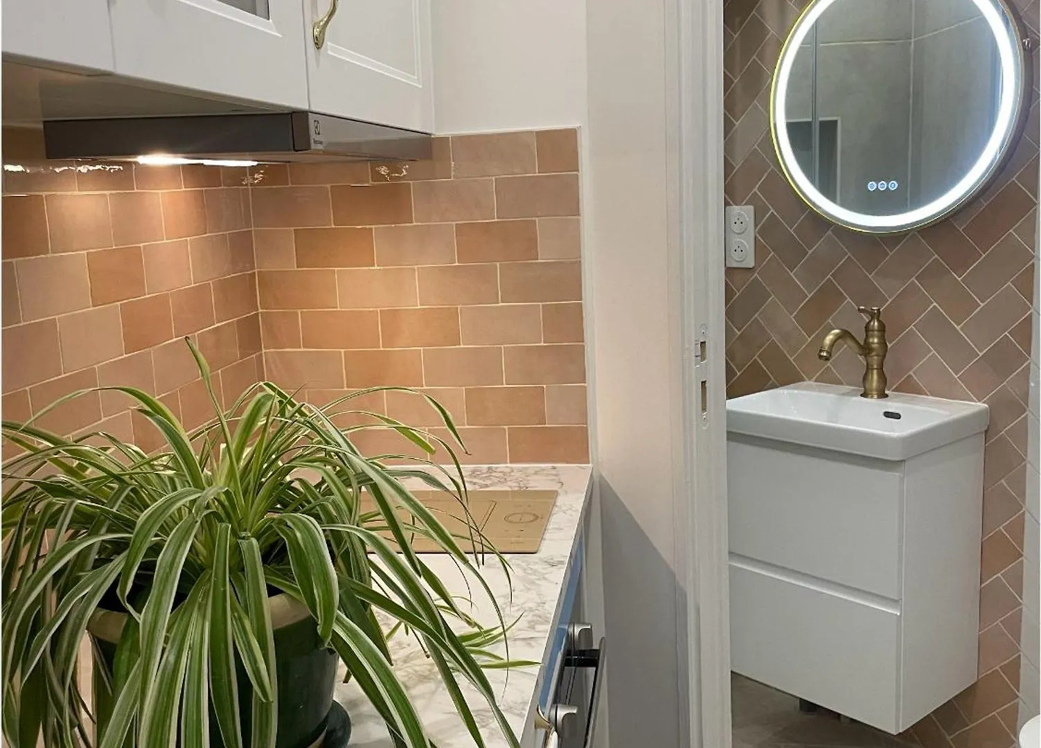 Homestay Privee, Sdb Partage, Arc De Triomphe, Metro 1, T3b, Rer C E A Paris