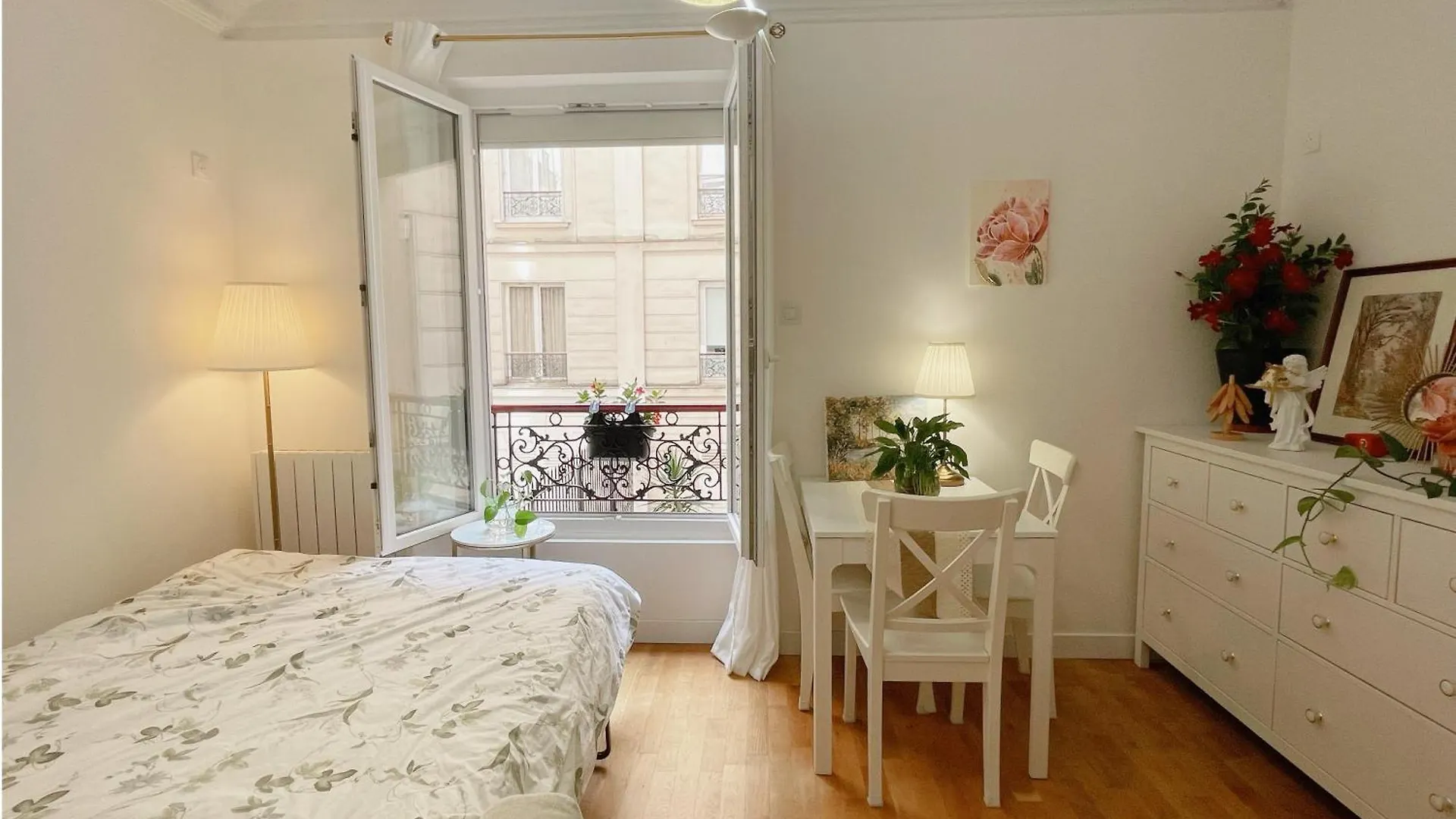 Privee, Sdb Partage, Arc De Triomphe, Metro 1, T3b, Rer C E A *