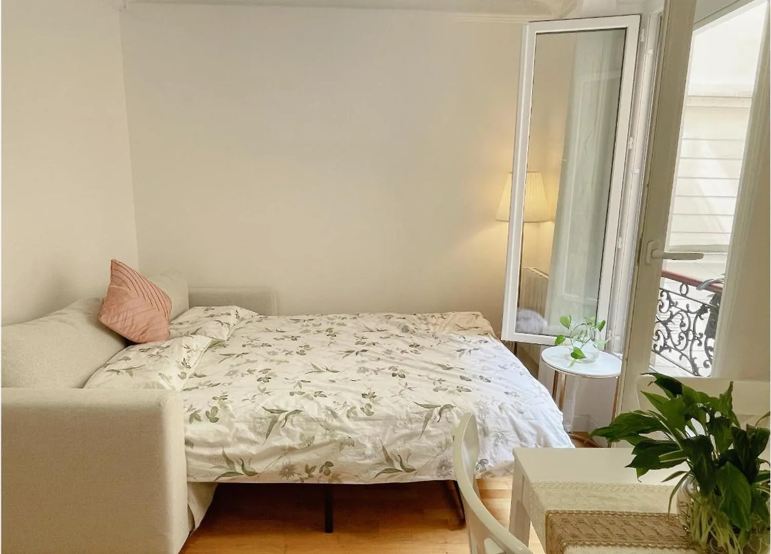 Homestay Privee, Sdb Partage, Arc De Triomphe, Metro 1, T3b, Rer C E A *